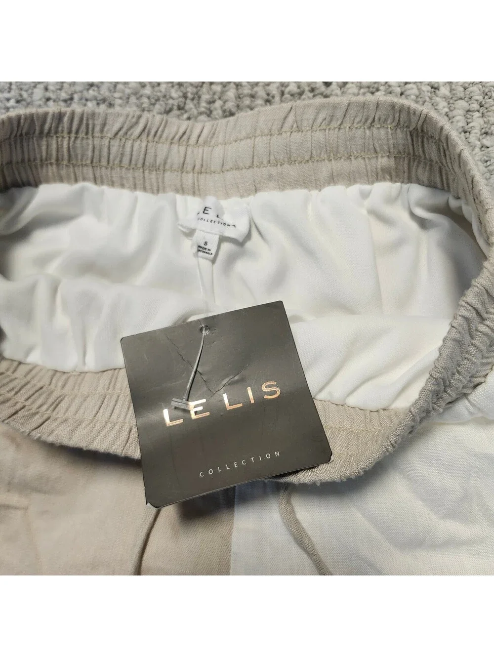 LE LIS COLLECTION Two-Tone Beige and White Shorts Size Small NWT